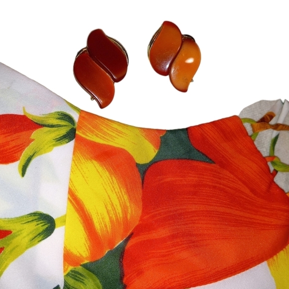 50s 60s Vintage Lisner Lucite Thermoset Clip On Earrings - Picture 2 of 4